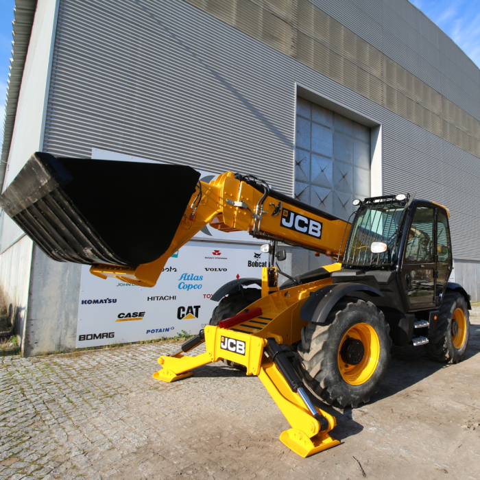 EMPILHADOR TELESCÓPICO JCB 540-140