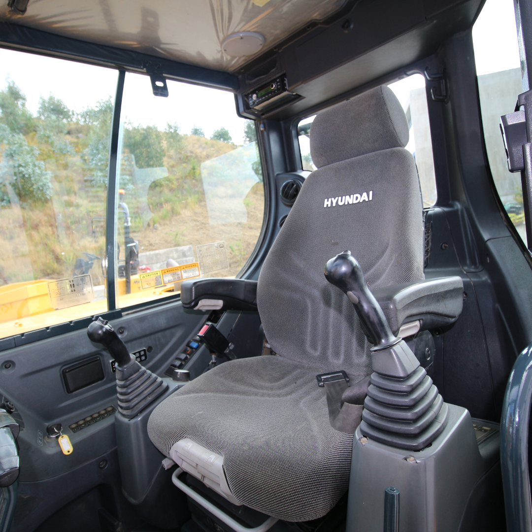 HYUNDAI R60 (9)